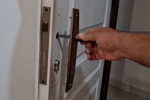 تعویض دستگیره درب اتاقی
